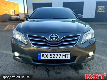 Тойота Камрі 2011 у Валках на Automoto.ua Сірий Тойота Камрі, об'ємом двигуна 2.4 л та пробігом 190 тис. км за 13500 $, фото 1 на Automoto.ua
