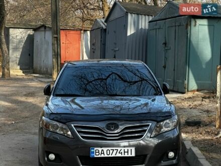 Сірий Тойота Камрі, об'ємом двигуна 2.4 л та пробігом 206 тис. км за 11150 $, фото 1 на Automoto.ua