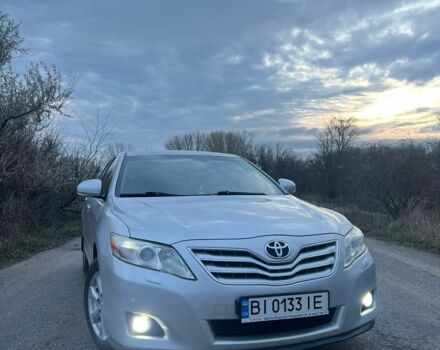 Серый Тойота Камри, объемом двигателя 2.4 л и пробегом 228 тыс. км за 10100 $, фото 1 на Automoto.ua