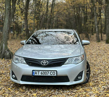 Тойота Камрі 2011 у Яремче на Automoto.ua Сірий Тойота Камрі, об'ємом двигуна 2.5 л та пробігом 255 тис. км за 12000 $, фото 1 на Automoto.ua
