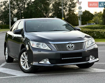 Серый Тойота Камри, объемом двигателя 2.5 л и пробегом 145 тыс. км за 13400 $, фото 1 на Automoto.ua