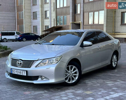 Серый Тойота Камри, объемом двигателя 2.49 л и пробегом 303 тыс. км за 10500 $, фото 1 на Automoto.ua