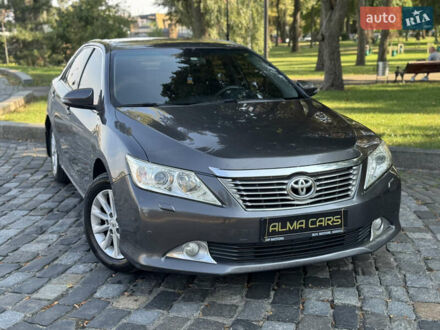 Серый Тойота Камри, объемом двигателя 2.5 л и пробегом 213 тыс. км за 13500 $, фото 1 на Automoto.ua