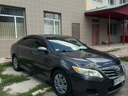 Серый Тойота Камри, объемом двигателя 2.49 л и пробегом 309 тыс. км за 7500 $, фото 1 на Automoto.ua