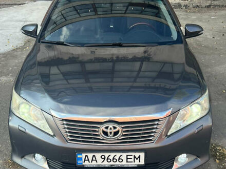 Сірий Тойота Камрі, об'ємом двигуна 2.5 л та пробігом 301 тис. км за 12500 $, фото 1 на Automoto.ua