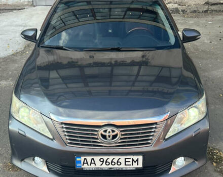 Сірий Тойота Камрі, об'ємом двигуна 2.5 л та пробігом 301 тис. км за 12500 $, фото 1 на Automoto.ua