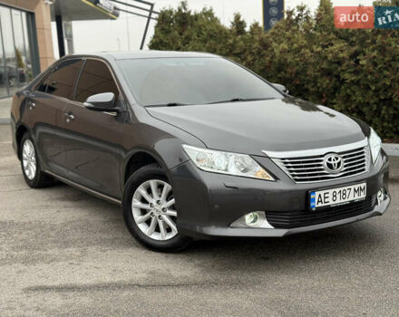 Сірий Тойота Камрі, об'ємом двигуна 2.5 л та пробігом 198 тис. км за 13999 $, фото 1 на Automoto.ua
