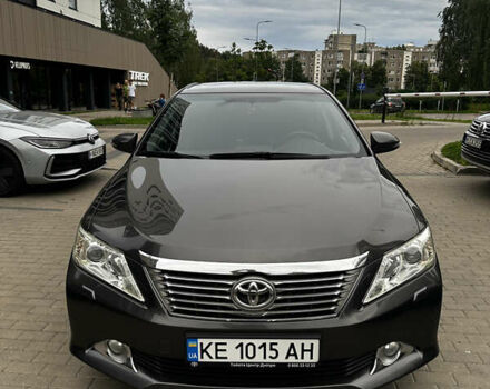 Сірий Тойота Камрі, об'ємом двигуна 2.49 л та пробігом 180 тис. км за 15300 $, фото 1 на Automoto.ua