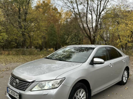 Тойота Камри 2012 в Луцке на Automoto.ua Серый Тойота Камри, объемом двигателя 2.49 л и пробегом 271 тыс. км за 12500 $, фото 1 на Automoto.ua