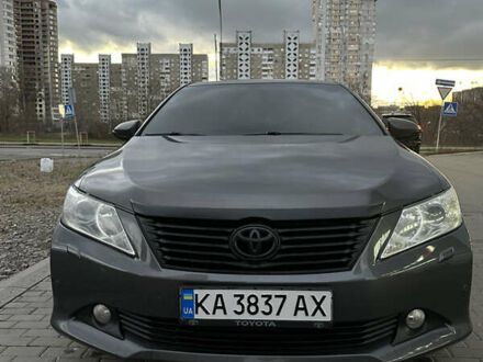 Серый Тойота Камри, объемом двигателя 2.49 л и пробегом 220 тыс. км за 11500 $, фото 1 на Automoto.ua