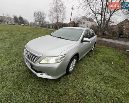 Серый Тойота Камри, объемом двигателя 2.49 л и пробегом 282 тыс. км за 13000 $, фото 1 на Automoto.ua