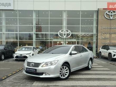 Серый Тойота Камри, объемом двигателя 2.5 л и пробегом 201 тыс. км за 14556 $, фото 1 на Automoto.ua