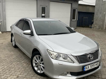 Сірий Тойота Камрі, об'ємом двигуна 2.5 л та пробігом 136 тис. км за 16500 $, фото 1 на Automoto.ua