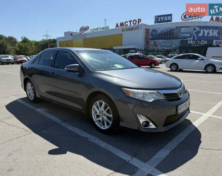 Серый Тойота Камри, объемом двигателя 2.49 л и пробегом 330 тыс. км за 9500 $, фото 1 на Automoto.ua