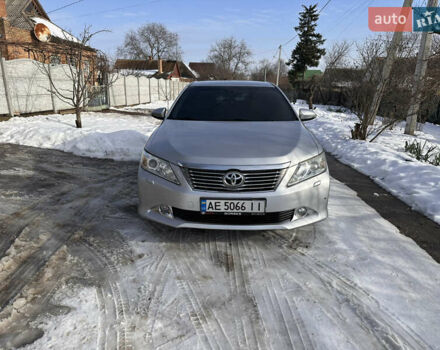 Серый Тойота Камри, объемом двигателя 2.49 л и пробегом 218 тыс. км за 11500 $, фото 1 на Automoto.ua
