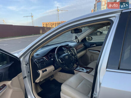 Серый Тойота Камри, объемом двигателя 3.5 л и пробегом 230 тыс. км за 13400 $, фото 1 на Automoto.ua