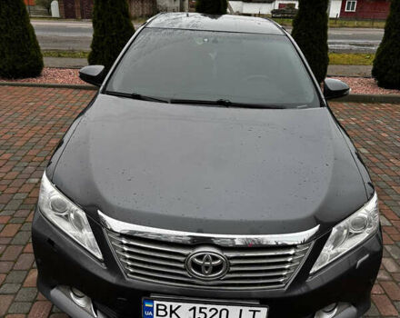 Серый Тойота Камри, объемом двигателя 2.49 л и пробегом 253 тыс. км за 10799 $, фото 1 на Automoto.ua