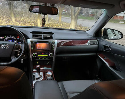 Серый Тойота Камри, объемом двигателя 2.5 л и пробегом 200 тыс. км за 14000 $, фото 1 на Automoto.ua