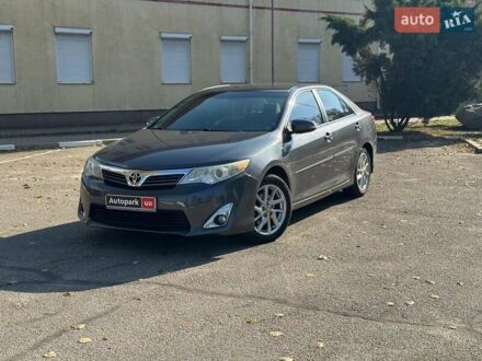 Серый Тойота Камри, объемом двигателя 2.5 л и пробегом 323 тыс. км за 9990 $, фото 1 на Automoto.ua