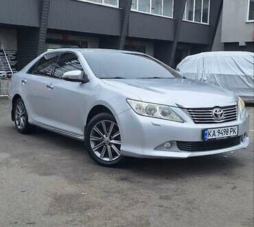 Сірий Тойота Камрі, об'ємом двигуна 2.49 л та пробігом 183 тис. км за 14000 $, фото 1 на Automoto.ua