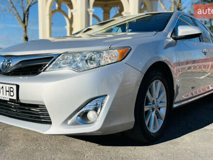 Серый Тойота Камри, объемом двигателя 2.5 л и пробегом 155 тыс. км за 13000 $, фото 1 на Automoto.ua