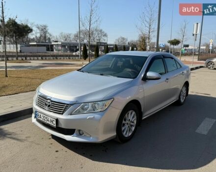 Серый Тойота Камри, объемом двигателя 2.5 л и пробегом 225 тыс. км за 13500 $, фото 1 на Automoto.ua