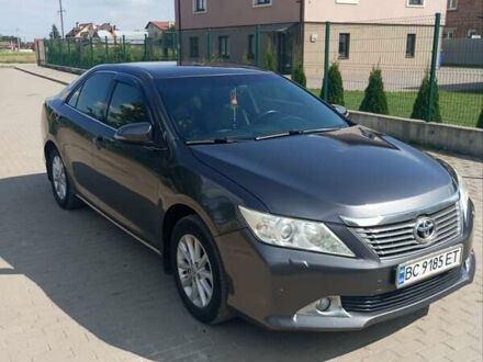 Серый Тойота Камри, объемом двигателя 2.5 л и пробегом 194 тыс. км за 13500 $, фото 1 на Automoto.ua