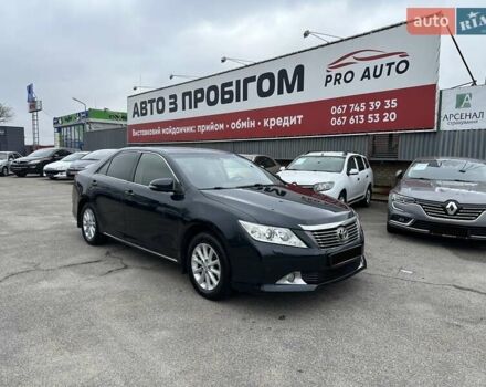 Сірий Тойота Камрі, об'ємом двигуна 2.49 л та пробігом 227 тис. км за 12650 $, фото 1 на Automoto.ua