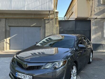 Серый Тойота Камри, объемом двигателя 2.5 л и пробегом 300 тыс. км за 7900 $, фото 1 на Automoto.ua