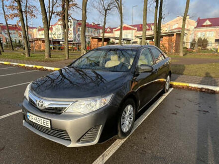 Серый Тойота Камри, объемом двигателя 2.5 л и пробегом 260 тыс. км за 12500 $, фото 1 на Automoto.ua