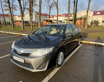 Сірий Тойота Камрі, об'ємом двигуна 2.5 л та пробігом 260 тис. км за 12500 $, фото 1 на Automoto.ua