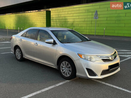 Серый Тойота Камри, объемом двигателя 2.49 л и пробегом 225 тыс. км за 11500 $, фото 1 на Automoto.ua