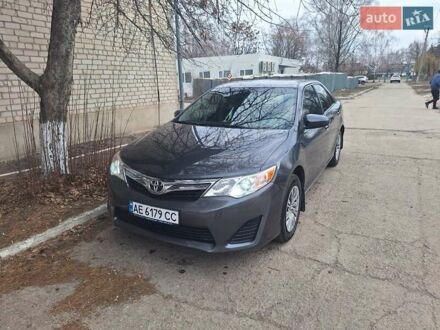 Тойота Камрі 2013 у Новомосковске на Automoto.ua Сірий Тойота Камрі, об'ємом двигуна 2.5 л та пробігом 260 тис. км за 10500 $, фото 1 на Automoto.ua