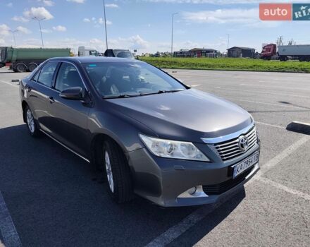 Серый Тойота Камри, объемом двигателя 2.49 л и пробегом 170 тыс. км за 11400 $, фото 1 на Automoto.ua