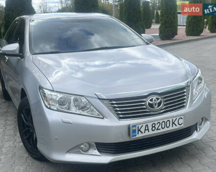 Серый Тойота Камри, объемом двигателя 2.5 л и пробегом 210 тыс. км за 12700 $, фото 1 на Automoto.ua