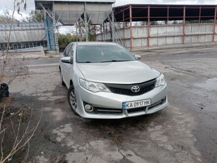 Серый Тойота Камри, объемом двигателя 2.5 л и пробегом 211 тыс. км за 10500 $, фото 1 на Automoto.ua