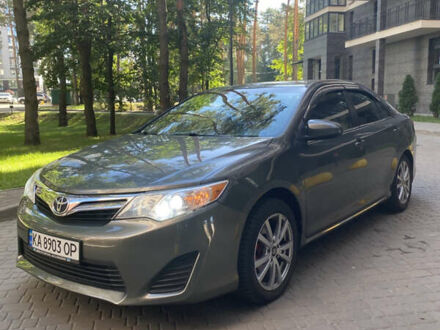 Серый Тойота Камри, объемом двигателя 2.49 л и пробегом 340 тыс. км за 10500 $, фото 1 на Automoto.ua