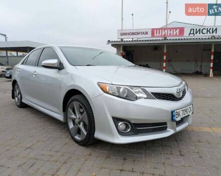 Серый Тойота Камри, объемом двигателя 2.49 л и пробегом 210 тыс. км за 14300 $, фото 1 на Automoto.ua