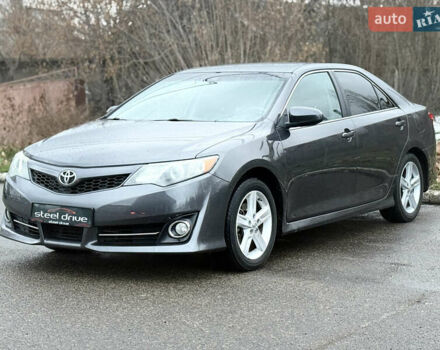 Серый Тойота Камри, объемом двигателя 2.49 л и пробегом 147 тыс. км за 14199 $, фото 1 на Automoto.ua