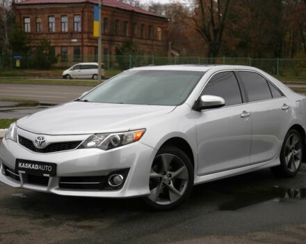 Сірий Тойота Камрі, об'ємом двигуна 2.5 л та пробігом 210 тис. км за 15500 $, фото 1 на Automoto.ua