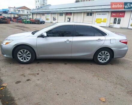 Серый Тойота Камри, объемом двигателя 2.49 л и пробегом 210 тыс. км за 10900 $, фото 1 на Automoto.ua