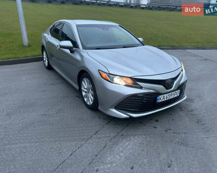 Серый Тойота Камри, объемом двигателя 2.49 л и пробегом 194 тыс. км за 16900 $, фото 1 на Automoto.ua