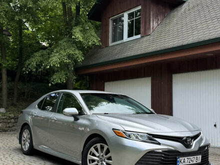 Серый Тойота Камри, объемом двигателя 2.49 л и пробегом 131 тыс. км за 18000 $, фото 1 на Automoto.ua