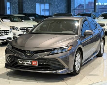 Сірий Тойота Камрі, об'ємом двигуна 2.5 л та пробігом 62 тис. км за 17990 $, фото 1 на Automoto.ua
