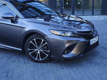 Серый Тойота Камри, объемом двигателя 2.5 л и пробегом 105 тыс. км за 19500 $, фото 1 на Automoto.ua