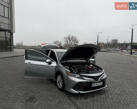 Серый Тойота Камри, объемом двигателя 2.49 л и пробегом 183 тыс. км за 17700 $, фото 1 на Automoto.ua