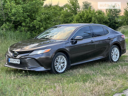 Тойота Камрі 2019 у Харкові на Automoto.ua Сірий Тойота Камрі, об'ємом двигуна 3.5 л та пробігом 43 тис. км за 30000 $, фото 1 на Automoto.ua
