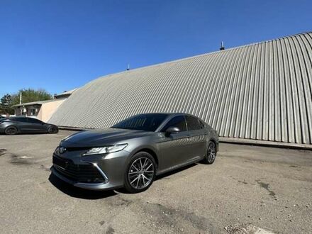 Тойота Камри 2021 в Кривом Роге на Automoto.ua Серый Тойота Камри, объемом двигателя 2.49 л и пробегом 106 тыс. км за 30800 $, фото 1 на Automoto.ua