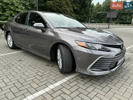 Тойота Камри 2021 в Луцке на Automoto.ua Серый Тойота Камри, объемом двигателя 2.49 л и пробегом 13 тыс. км за 23900 $, фото 1 на Automoto.ua
