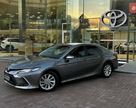 Сірий Тойота Камрі, об'ємом двигуна 2.49 л та пробігом 32 тис. км за 35097 $, фото 1 на Automoto.ua